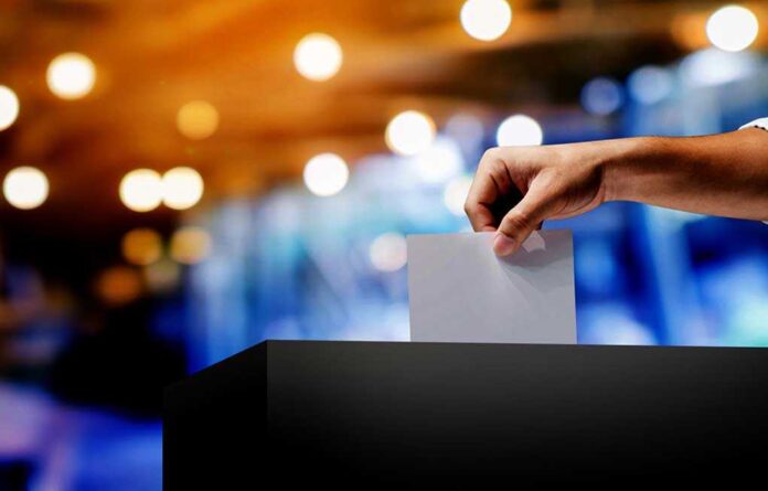 Hand,Holding,Ballot,Paper,For,Election,Vote,Concept.vote,Is,Very