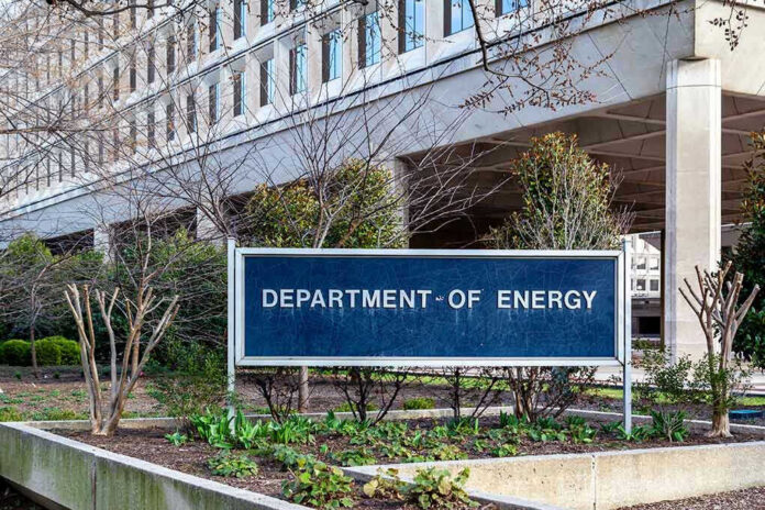 Department of Energy sign outside a government building.